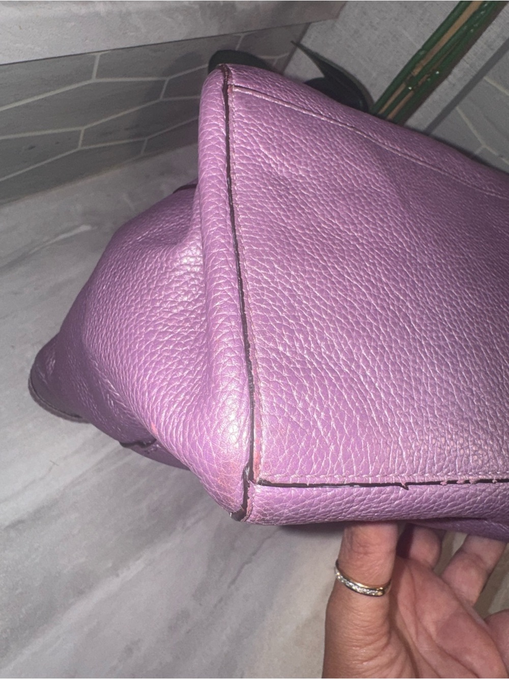EUC Coach Pebbled Leather Large Shoulder Bag in Pretty Lilac w/ Zippered Closure - Picture 11 of 17